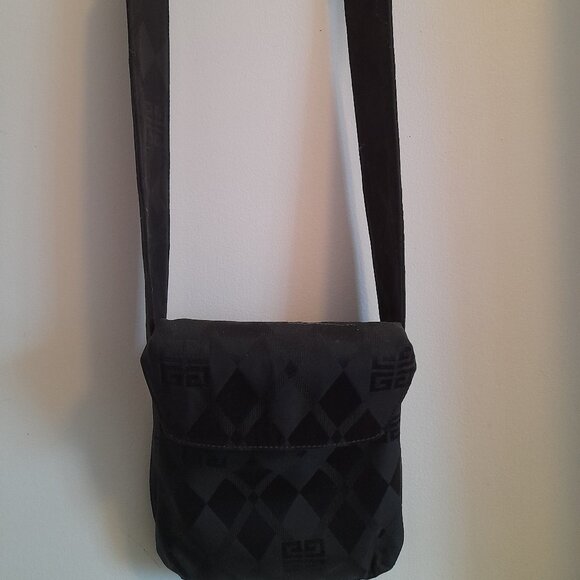 Black Givenchy monogram bag & Pouch +  FREE silk scarf included. - Picture 7 of 17